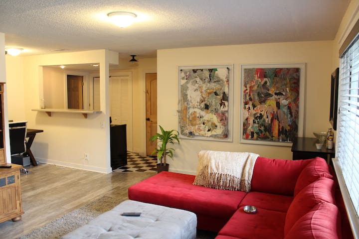 Cute & Cozy Private Apartment-Prospector Village!