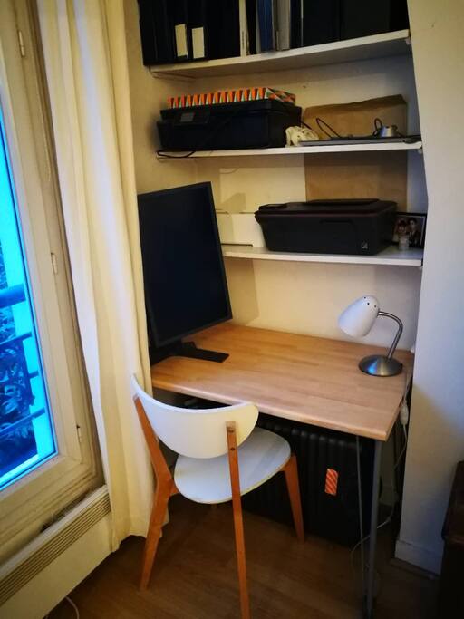 One desk in the bedroom !