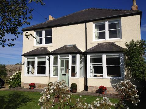 Leaholme Cottage - fabulous coastal cottage for 8