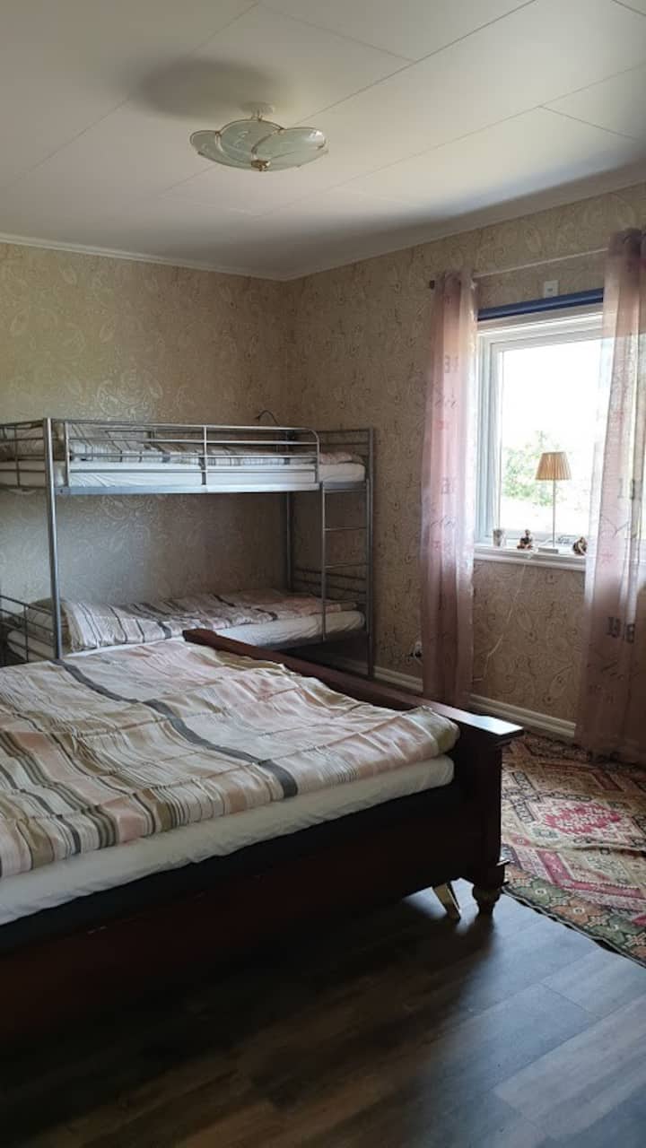 Stora sovrummet med 4 sängplatser