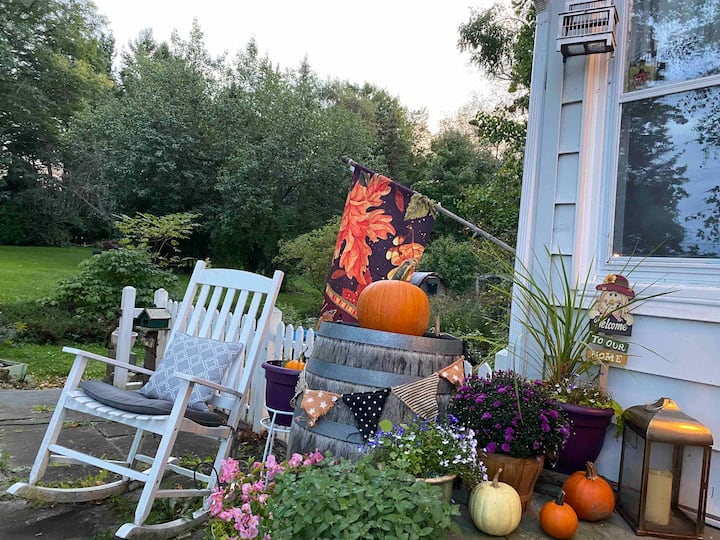 Cayuga Sunrise Cottage - Cornell, Ithaca, Wineries - Ithaca, NY