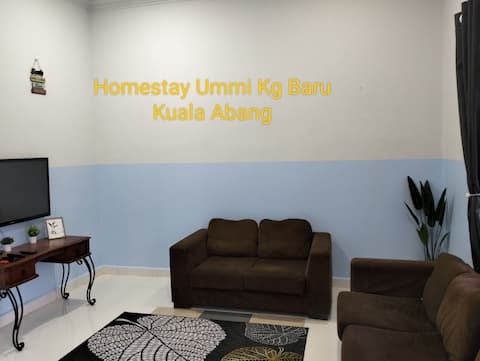 Homestay 
Semi D with 3 queen bedrooms
2 bathrooms