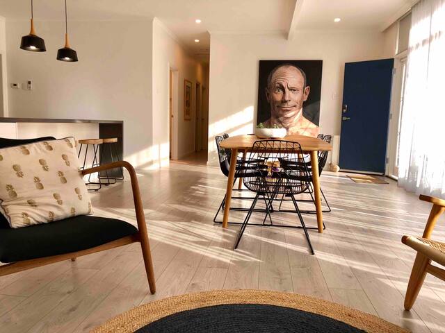 Resort Style 5 Bedroom Home in Old Torquay gallery image 5