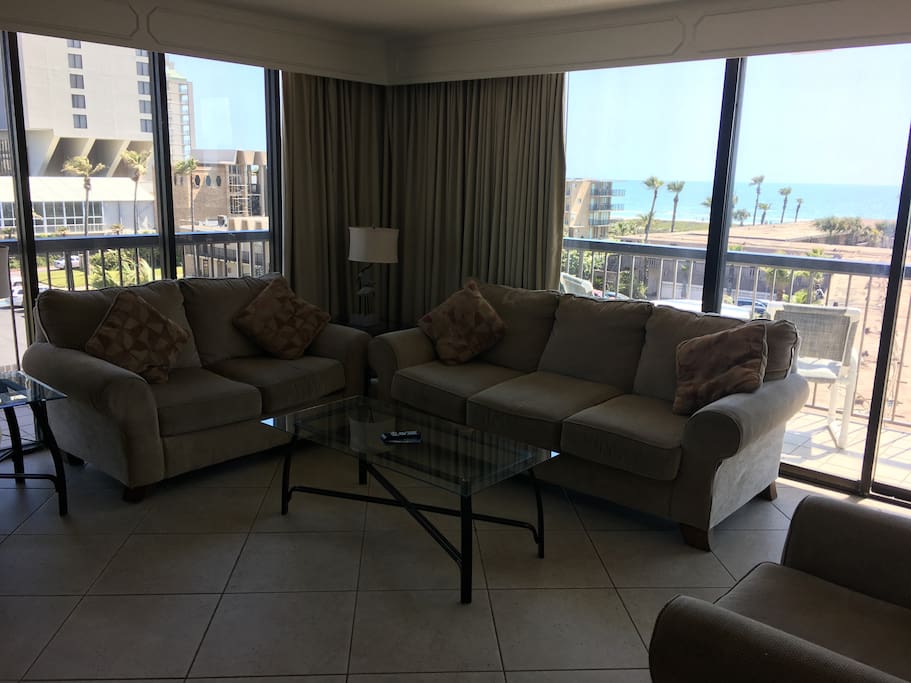 Living room with view to beach and the bay