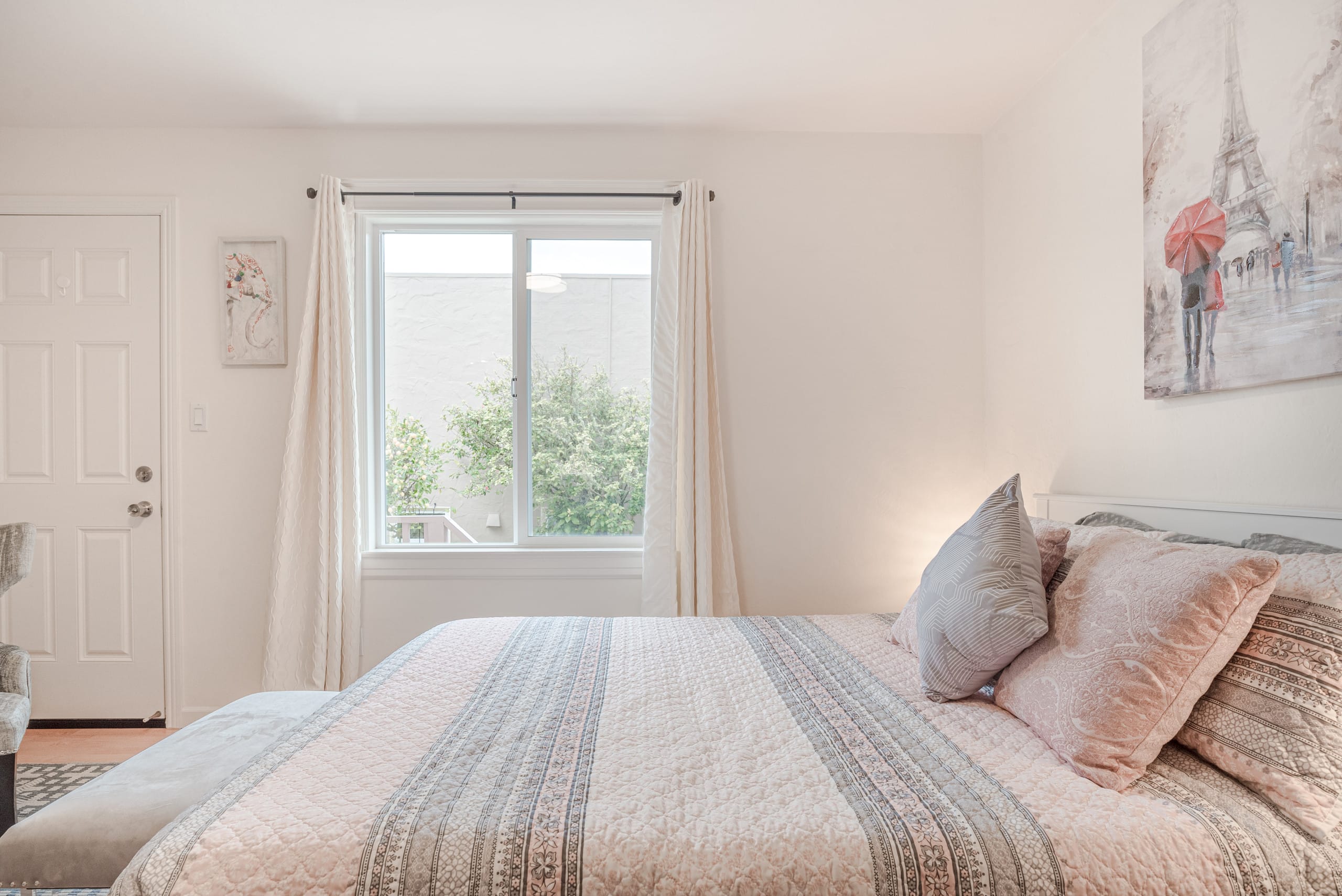 Relaxed 3B/2Ba Home with Private Parking - Image 26