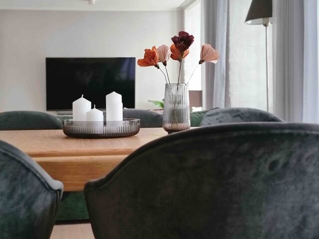 Luxury townhouse on 3 levels in the City Centre.! gallery image 5