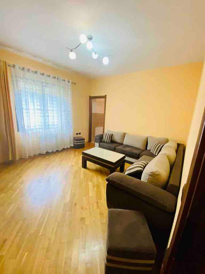 New Quiet Villa With Patio Near City Center - Tirana