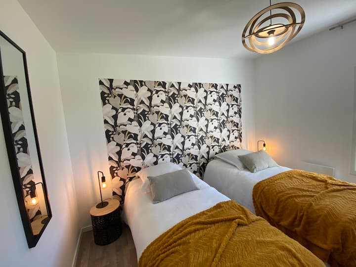 התאומים למעלה