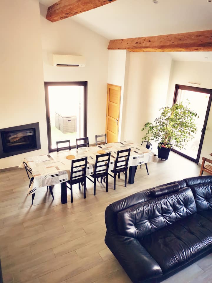 Living rooms with 2 bay windows on open view, direct access to the terrace, access to the stairs of the floor.