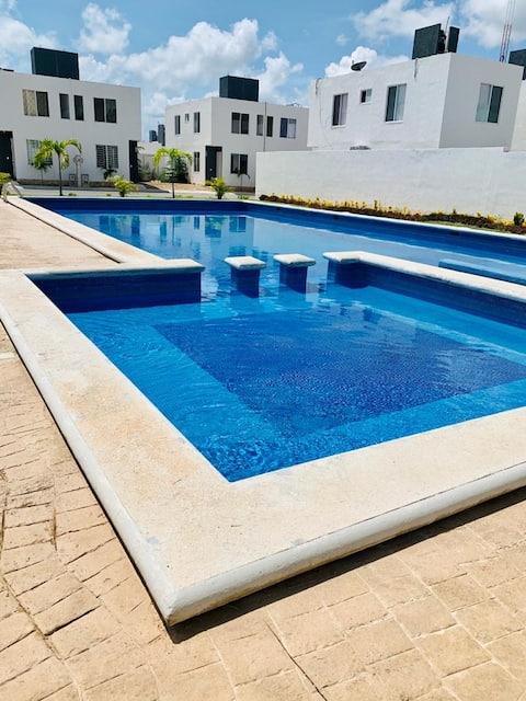 House with pool, 5 km from Estac Teya, 20 km from Tixko