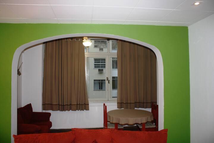 PONTO NOBRE DE COPACABANA A UMA QUADRA DA PRAIA gallery image 5