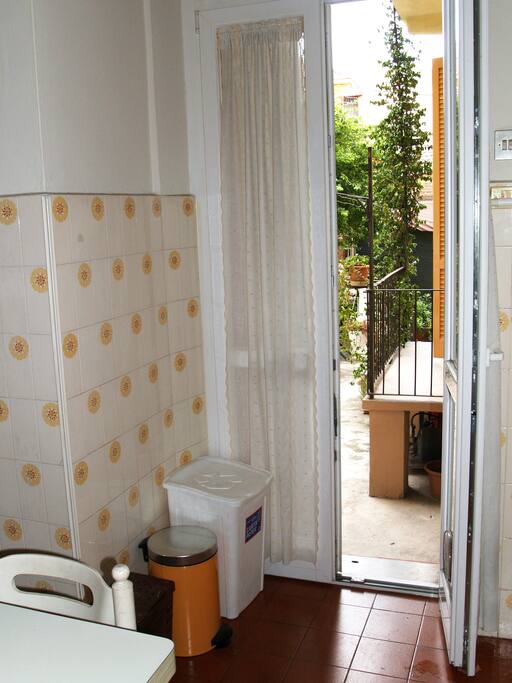 Accesso diretto dalla cucina al giardino privato