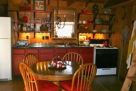 Lakeside Cottage on Great East Lake - Smoke Free