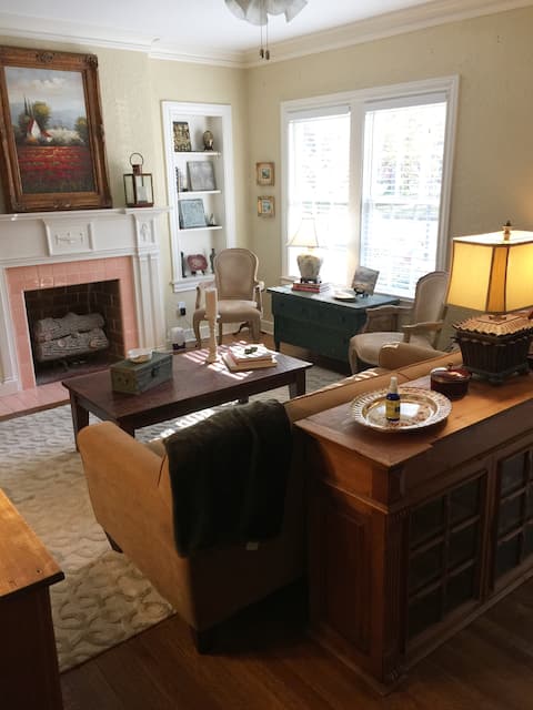 Top Airbnb: Rosemary Cottage in Central Gardens,