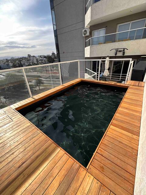 Private heated pool, 4 rooms, downtown