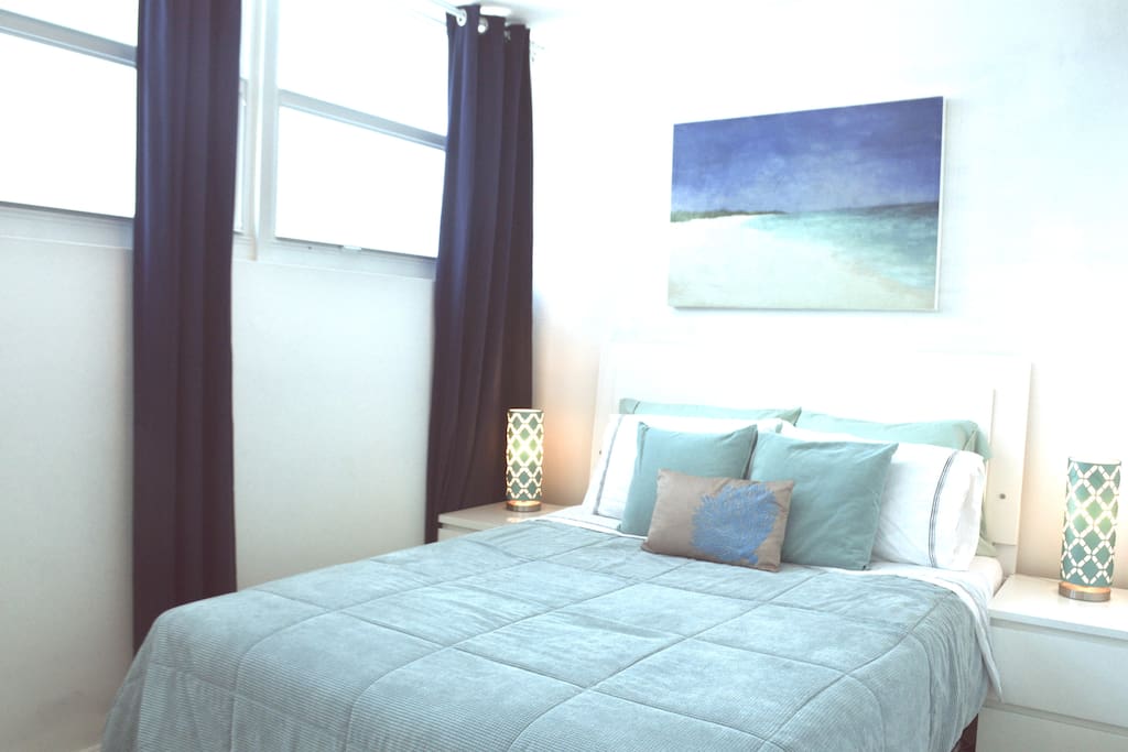 comfy queen size bed that sleeps 2 guests