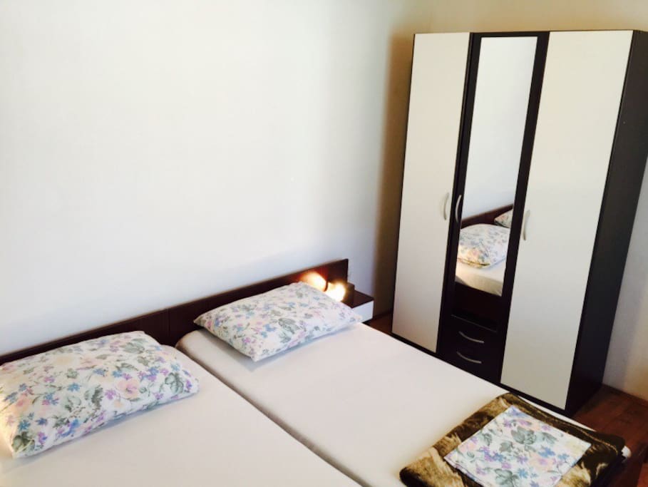 2nd bedroom