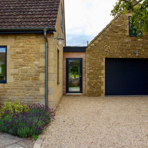 Private Annexe : Idyllic Village (near Bath)