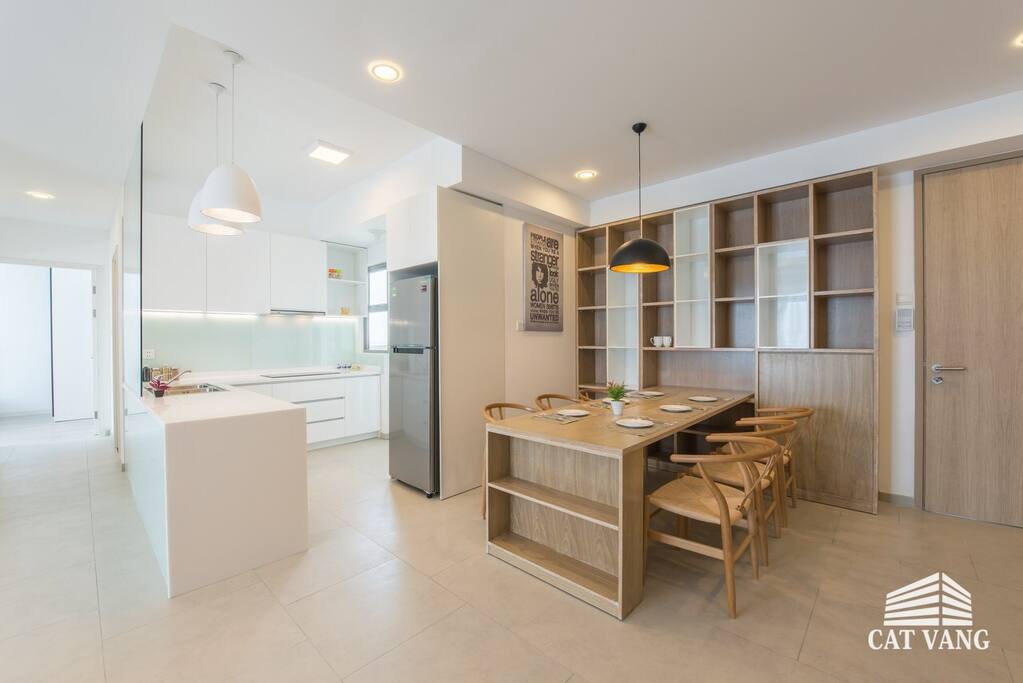 The kitchen and dining table