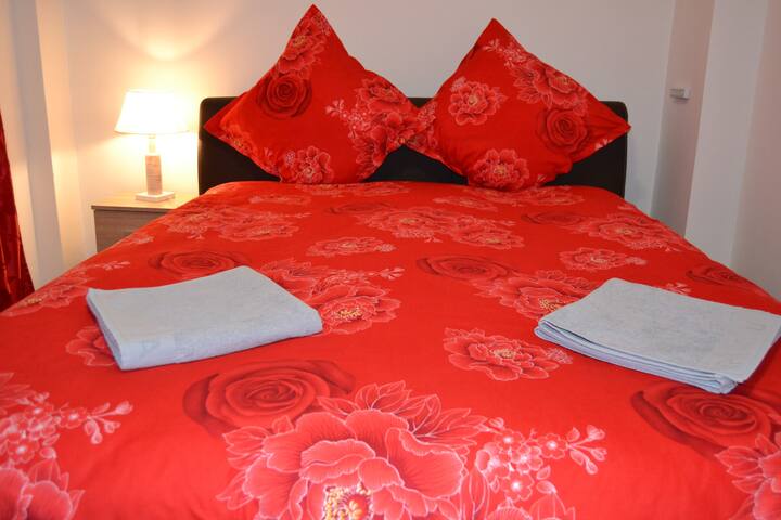 The  bedroom with queen size bed (180x200) !