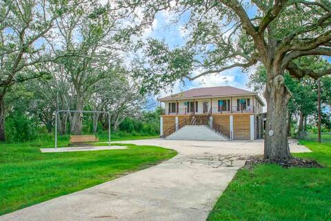 Premier Bayou Lodging for groups Large and Small