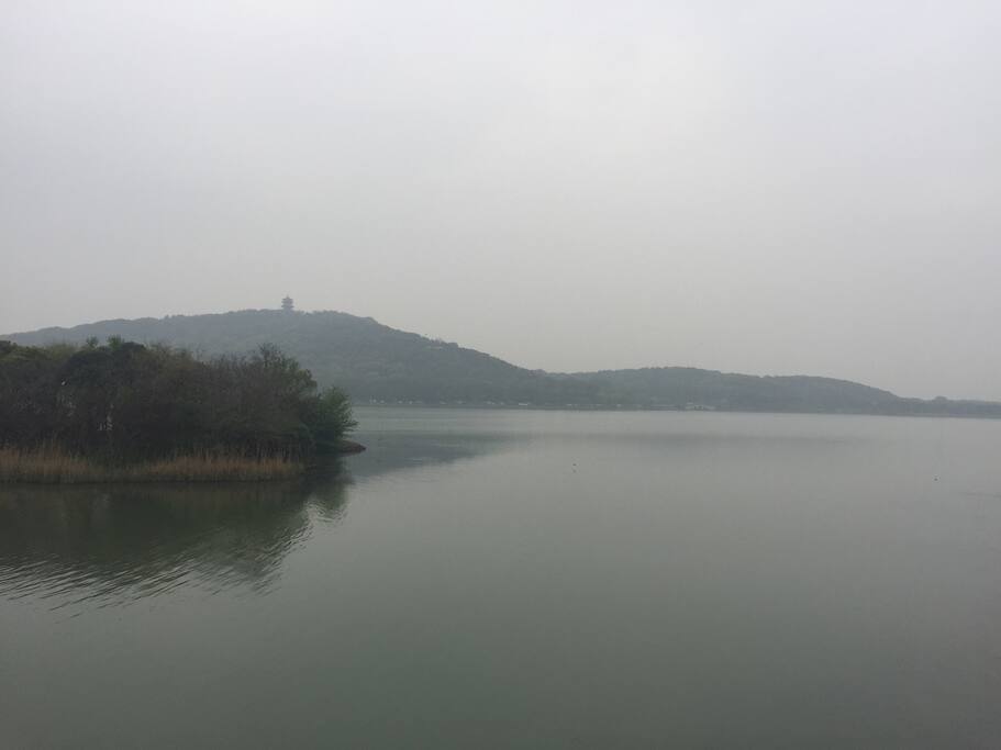 湖光山色近在眼前