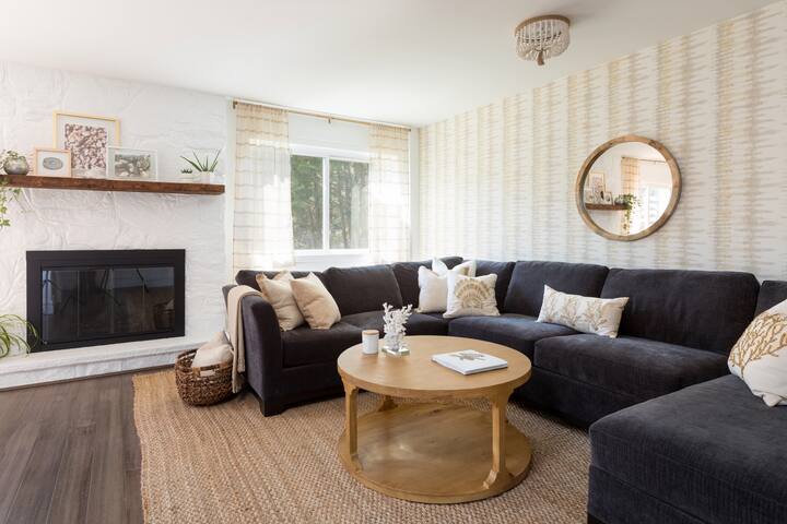 Minutes to the beach, pool, + beach pass! Westerly gallery image 5