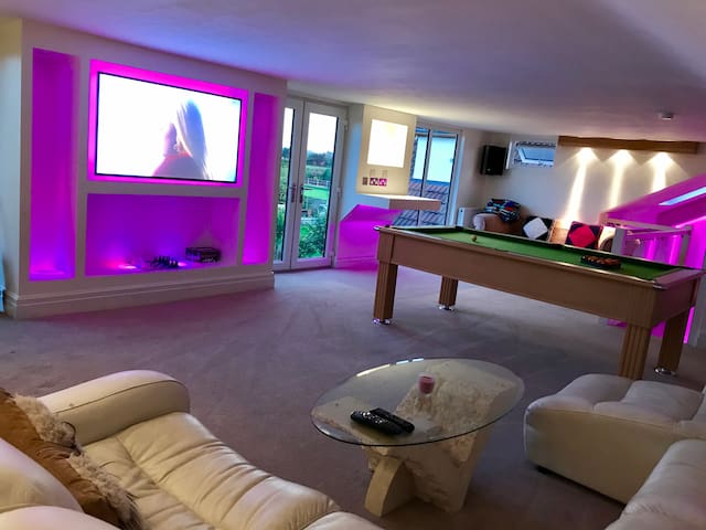 Airbnb Lytham Vacation Rentals Places To Stay England