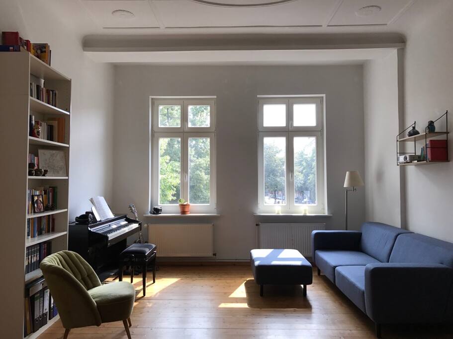Bright and sunny living room