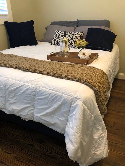 Bedroom 1: Queen Bed