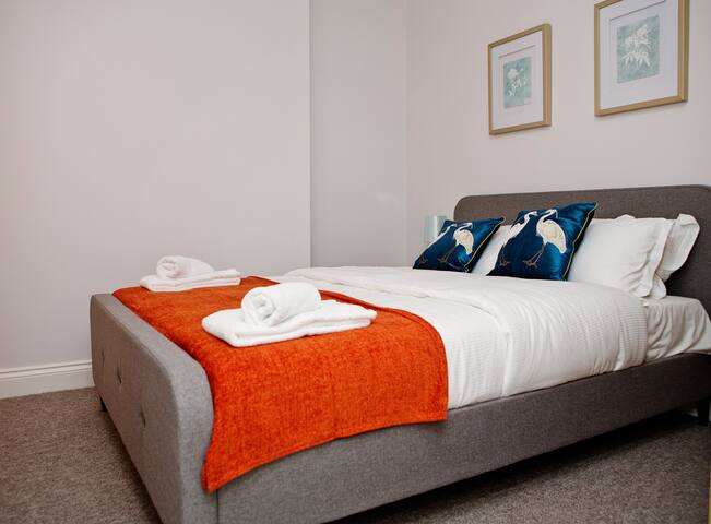 Soho Chambers Apt C, 2nd Floor by Indigo Flats gallery image 5