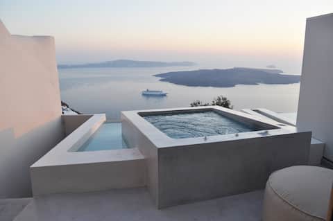 Villa Cloud, heated plunge pool, caldera view, hot tub