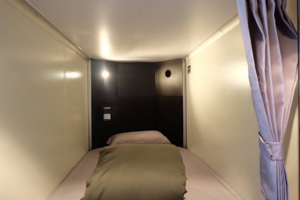 Capsule bed