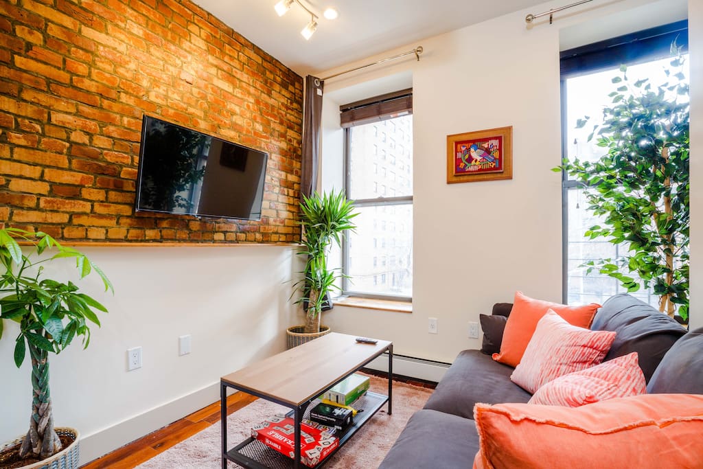 No need to look any further for a home base for your trip! Hundreds of entertainment options and blazing fast 200mb/s WiFi.