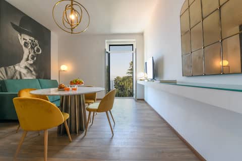 Luxury sea view apt in the heart of Sorrento