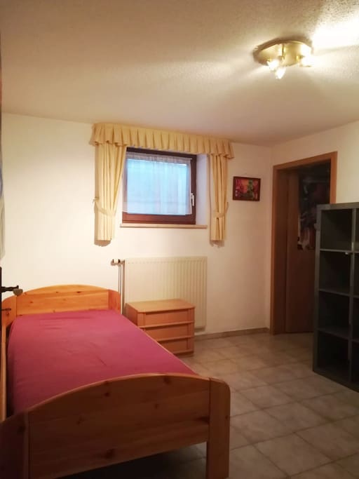 Schlafzimmer 1