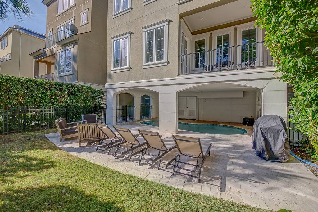Patio/Pool & Grilling Area