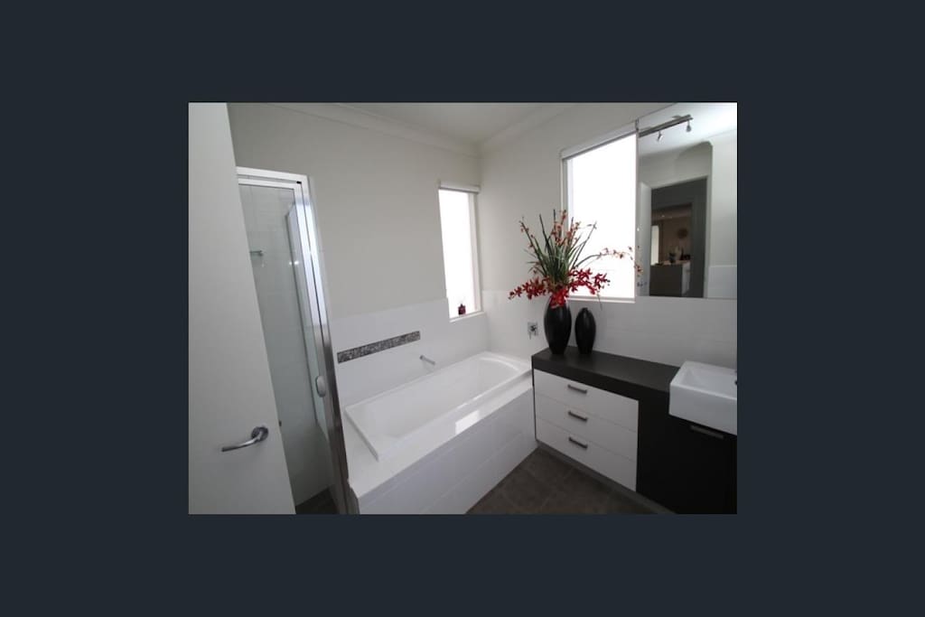 Private en-suite bathroom