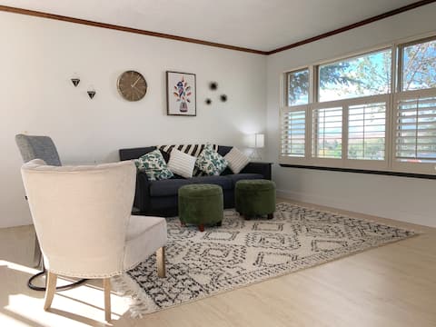 Great Views and Bright, Clean Home in Enterprise!