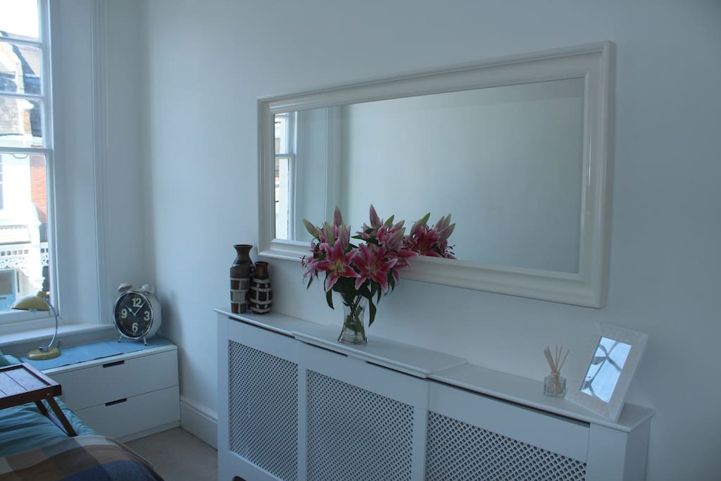 Large mirror and mini dressing table.