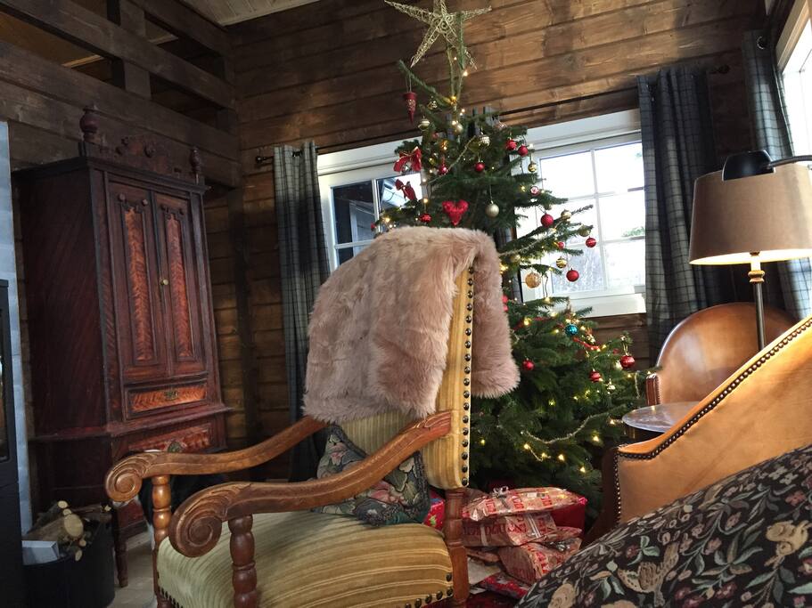 Spend christmas here.