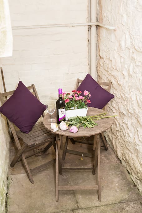 Alfresco breakfast or sundowner