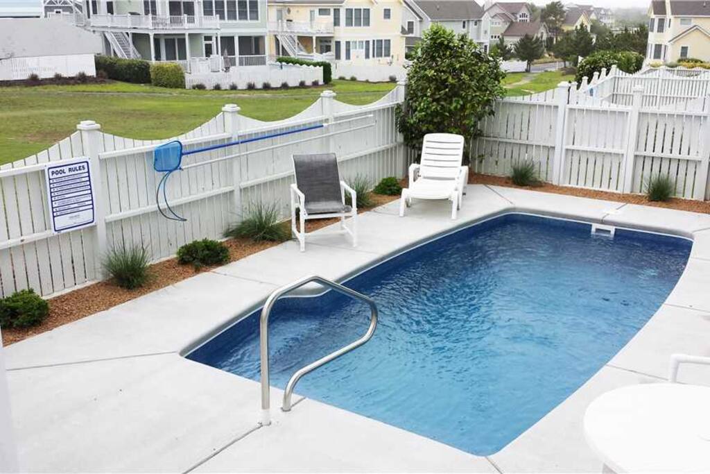 HK43: In My I'm Goin To Carolina | Pool Area