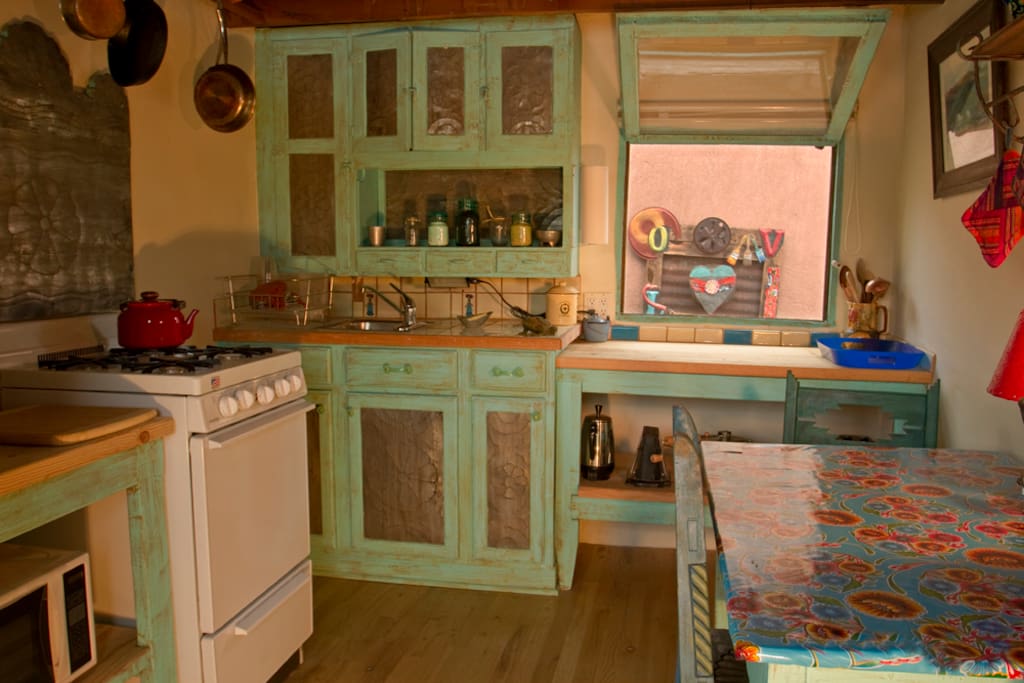Complete, well equipped eat in kitchen