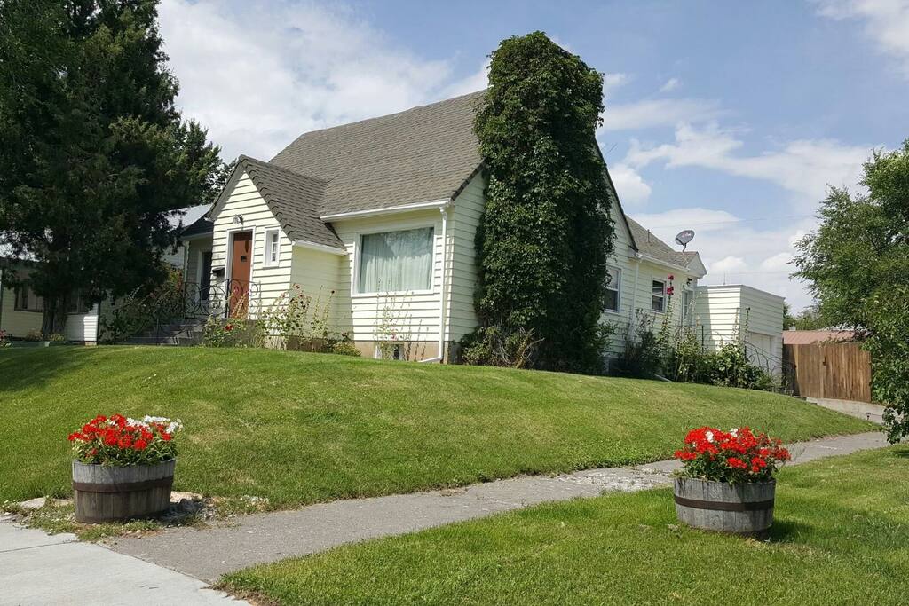 The front lawn gives a great viewing point of the eclipse.