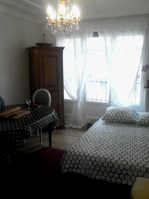 Chambre et coin repas