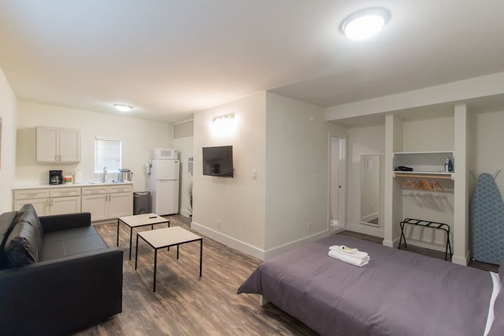 Unit A - Bishop Arts District - Remodeled studio