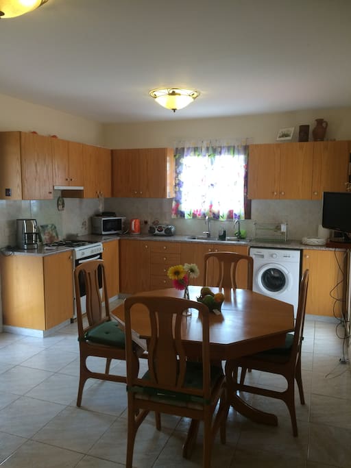Fully equipped kitchen.