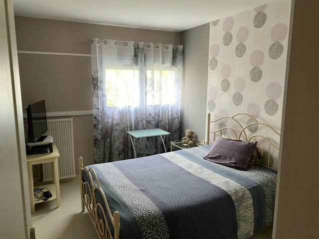 Chambre calme, proche CCI, ESA, UCO et Arboretum,
