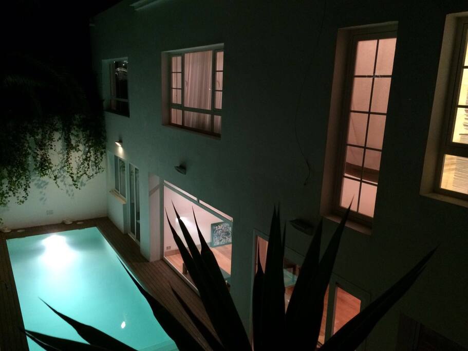 Piscina privada con mucha intimidad y protegida del viento.